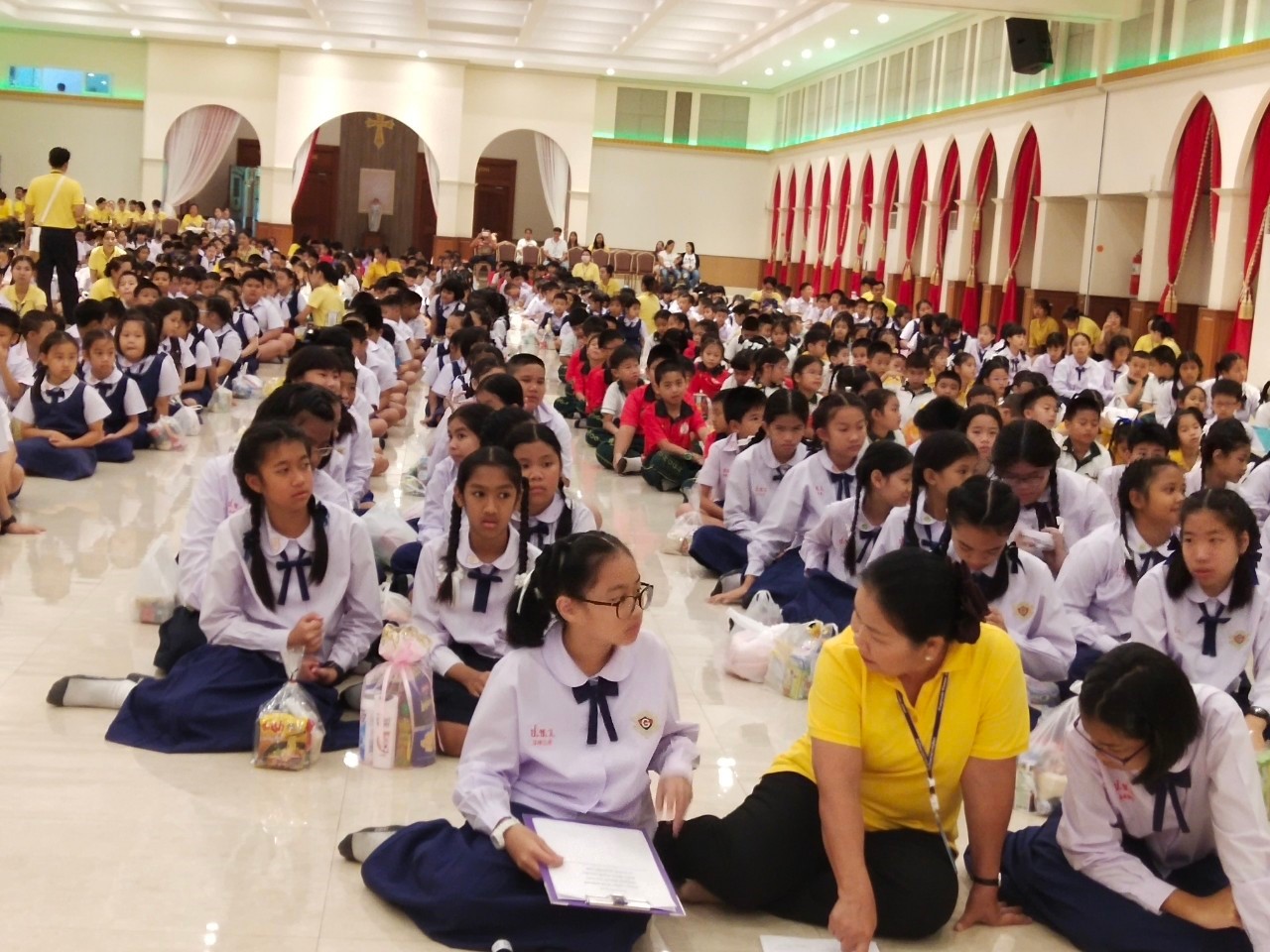 พิธีทำบุญตักบาตร และหล่อเทียนจำนำพรรษา ประจำปีการศึกษา 2562